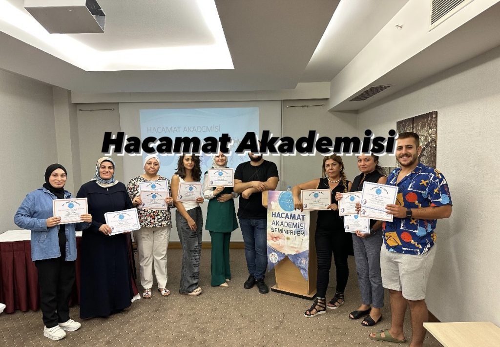 Hacamat Akademisi'nden hacamat sertifikası alan öğrenciler